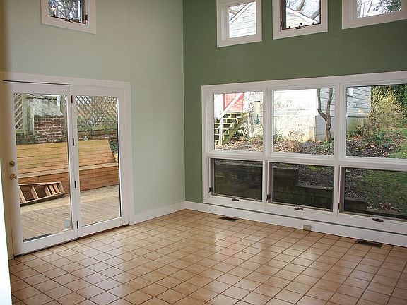 3rd image of 2215 Winter St