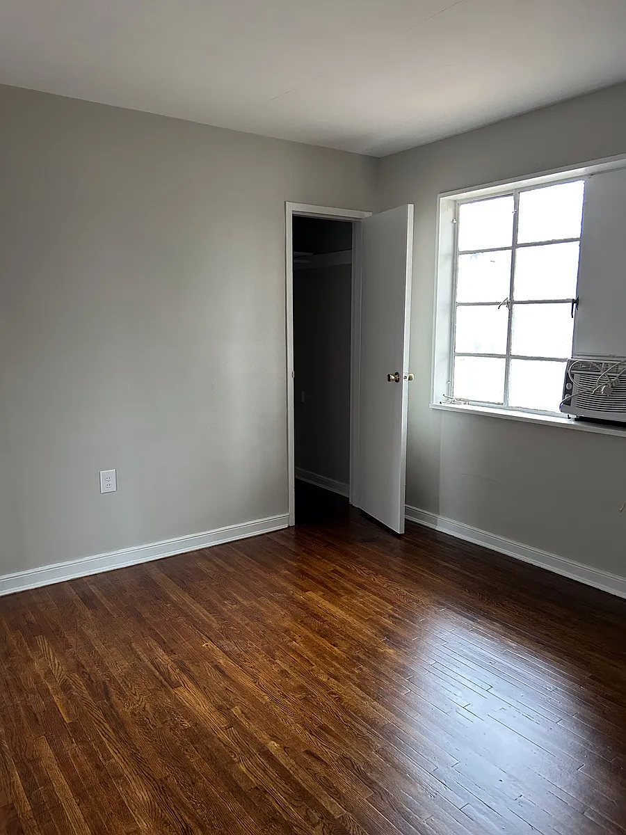 Building Photo - 105 Lambden Ave #1