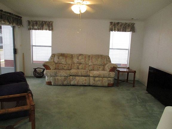 4th image of 1035 SE Lillian St