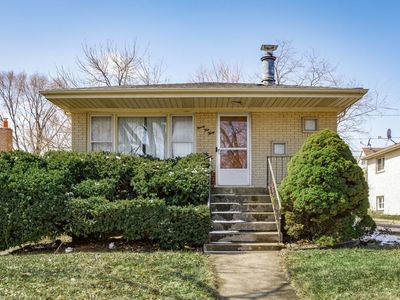 9430 S 81st Ave, Hickory Hills, IL, 60457