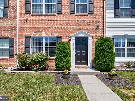 3rd image of 1817 Graymount Way