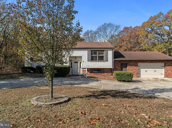 35 Cherry Ln, Clementon, NJ 08021