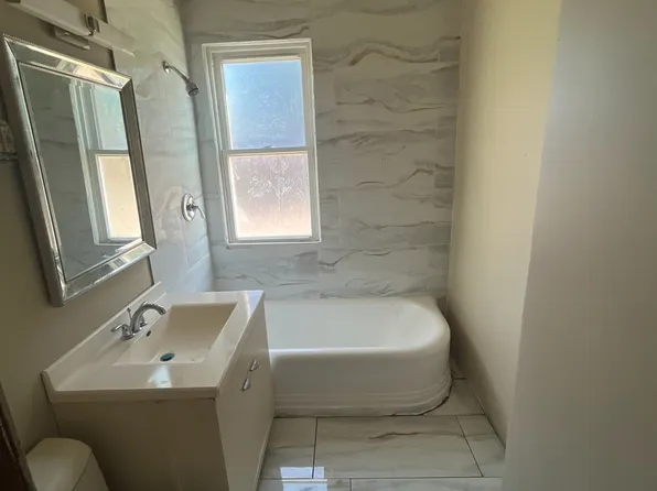 6759 S Wood St Floor 1, Chicago, IL 60636