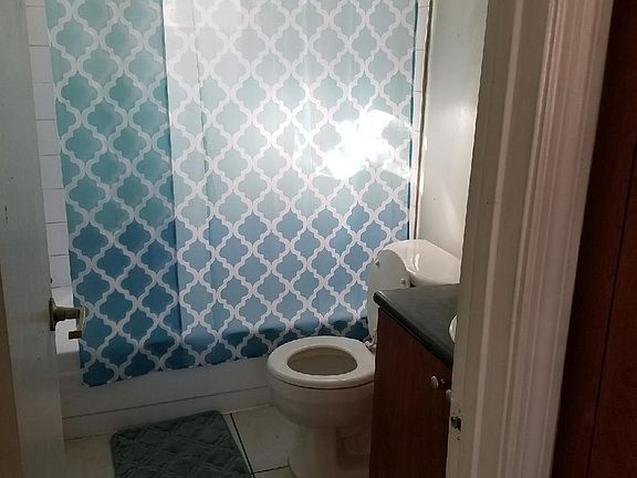 3rd image of 4081 N Dixie Hwy APT 4