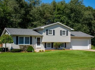 51937 Hedge Ln, Granger, IN 46530