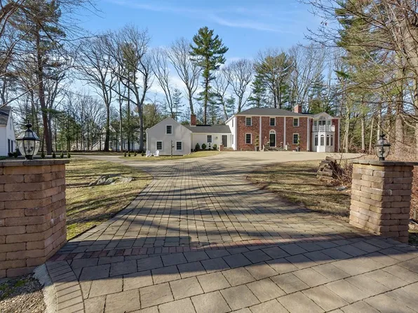 380 Lowell St, Lynnfield, MA 01940