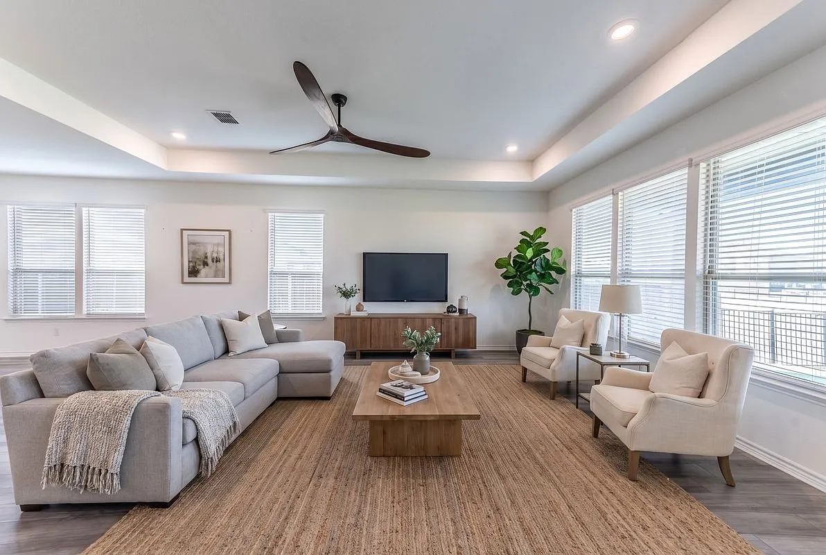 4 bed, 2.0 bath, 2127 sqft, $2,300 — Photo 4