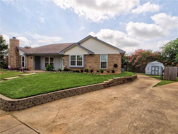 4th image of 303 Augustine Dr