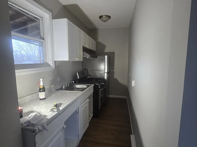 18 Dewitt St — Photo 7