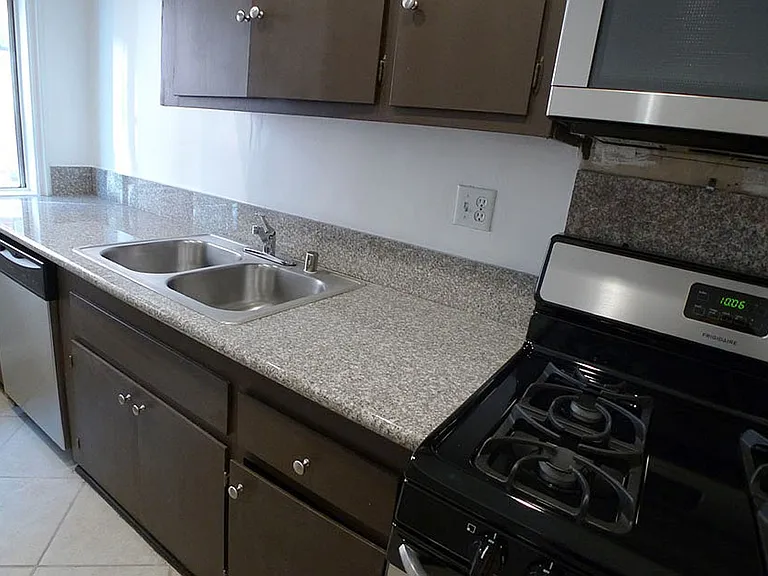 Edgemont Apts — Photo 54