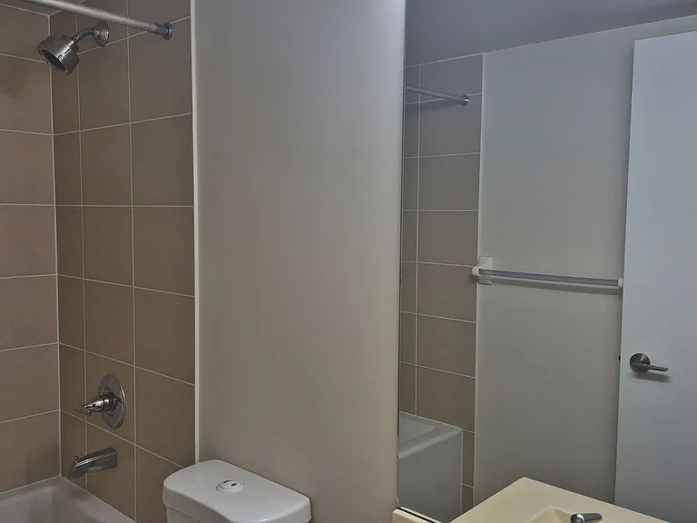 125 Village Green Sq #2708 — Photo 5