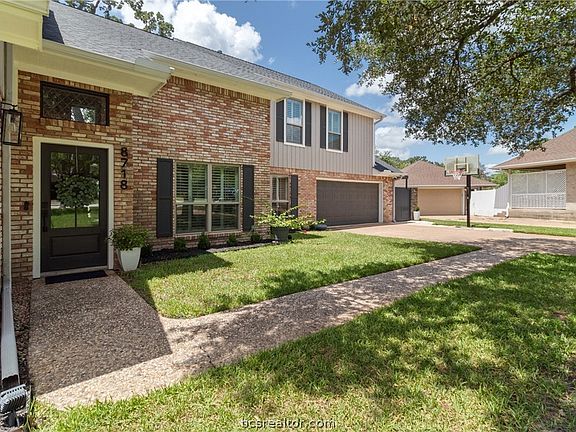 3rd image of 8718 Bent Tree Dr