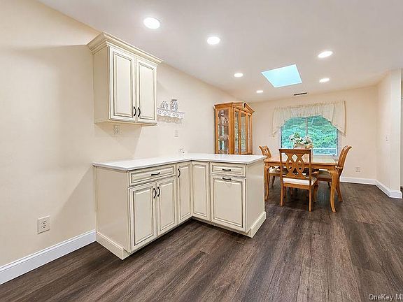 5th image of 188 Birchwood Road