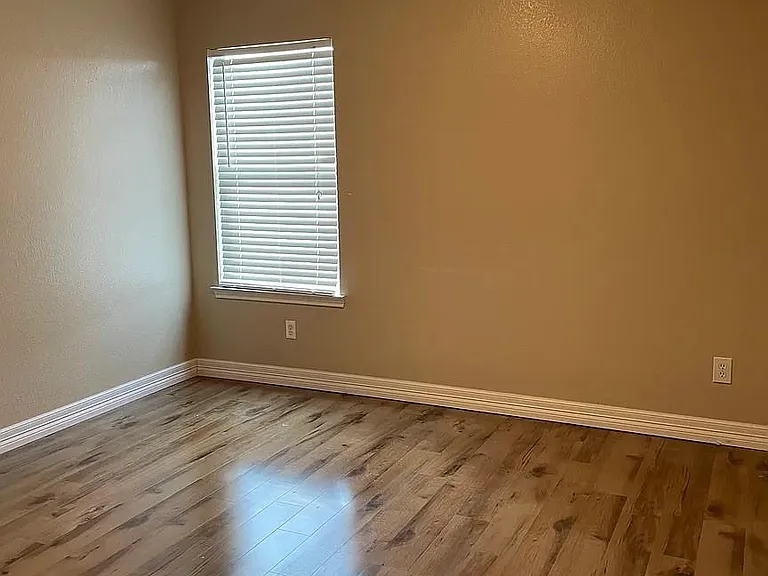 18211 Temple Hill Ln — Photo 12