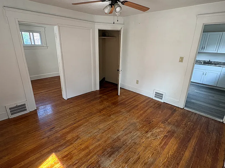 1327 W 83rd St #UP — Photo 9