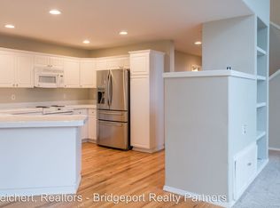 22020 SW Grahams Ferry Rd APT D, Tualatin, OR 97062