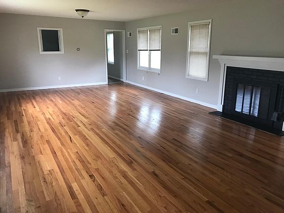 3rd image of 2 Parkview Dr