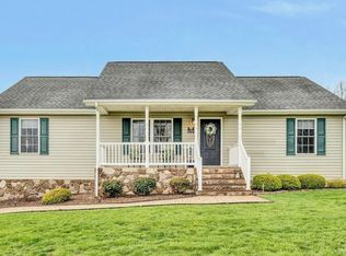 1307 Savanna Hills Dr, Moneta, VA 24121
