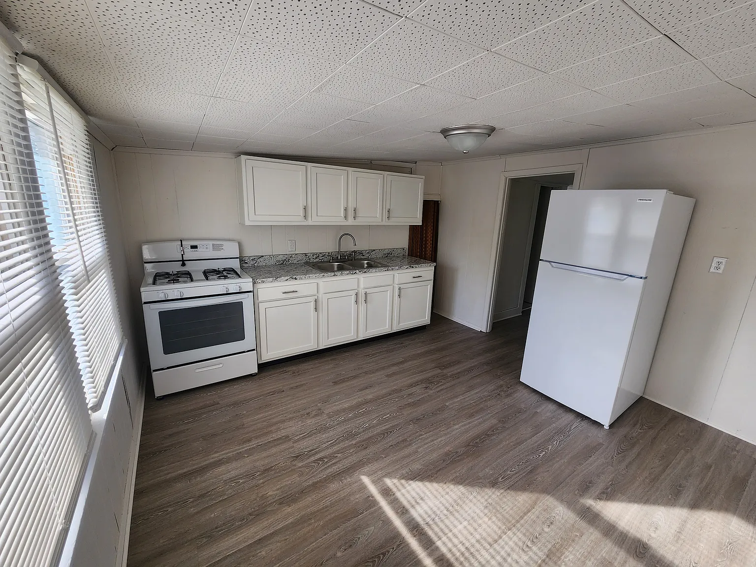 1 bed, 700 sqft, $695 — Photo 3