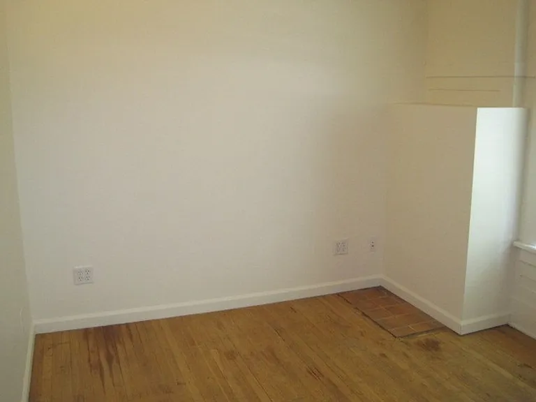 5043 18th Ave NE — Photo 3