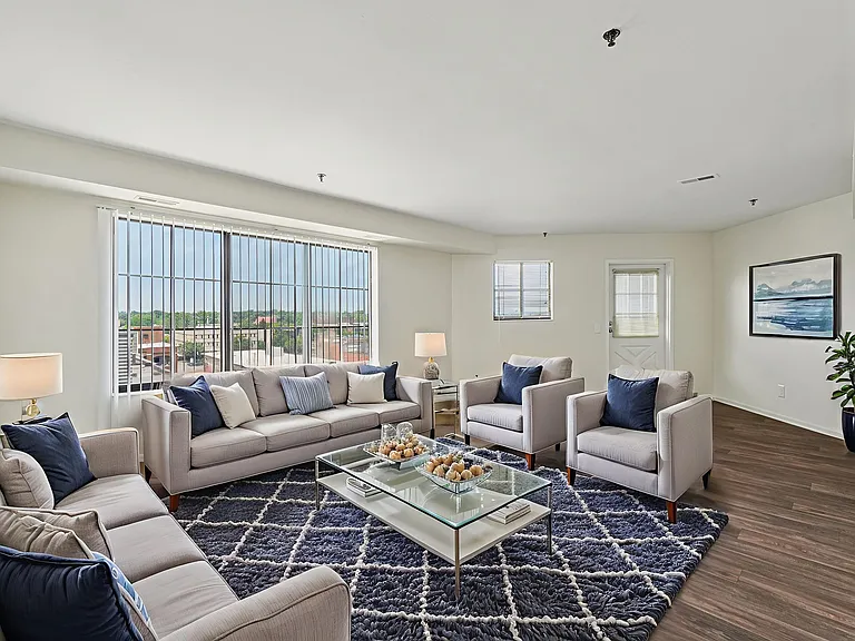 River Place Luxury Apartments — Photo 61