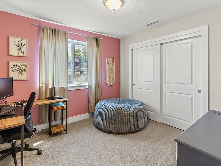 303 S 39th Dr — Photo 12