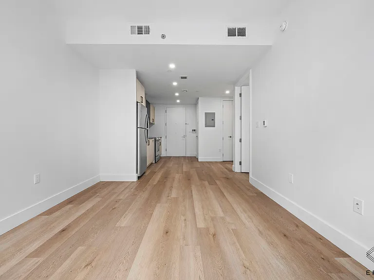2045 Ocean Ave #406 — Photo 5