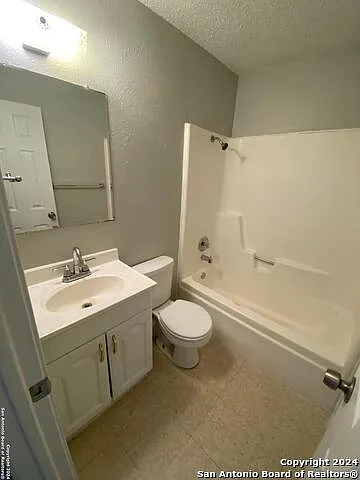 2 bed, 1.0 bath, 796 sqft, $1,150 — Photo 2