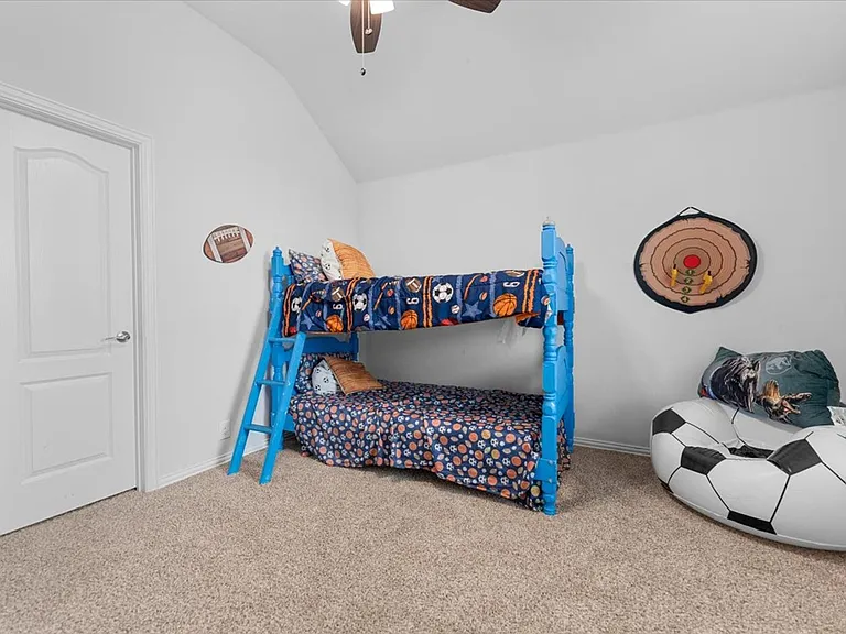 2760 Richard St — Photo 25