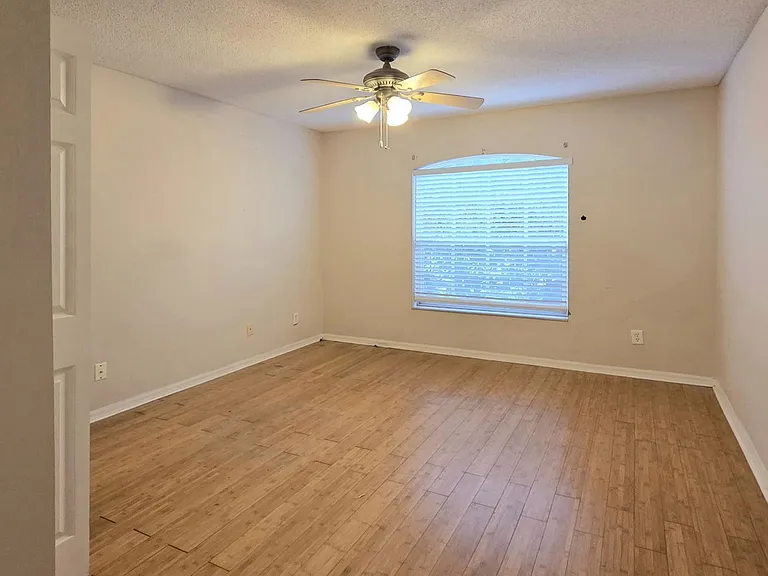 13912 Valleybrooke Ln — Photo 4