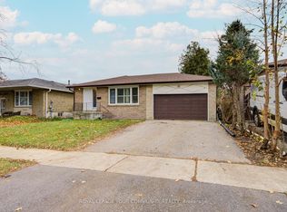 106 Cultra Sq, Toronto, ON M1E2E3