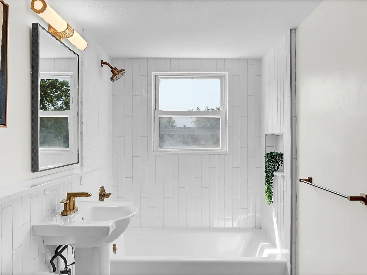 2 bed, 800 sqft, $1,600 — Photo 2