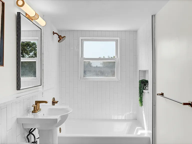 66 Evergreen Ave #3 — Photo 2