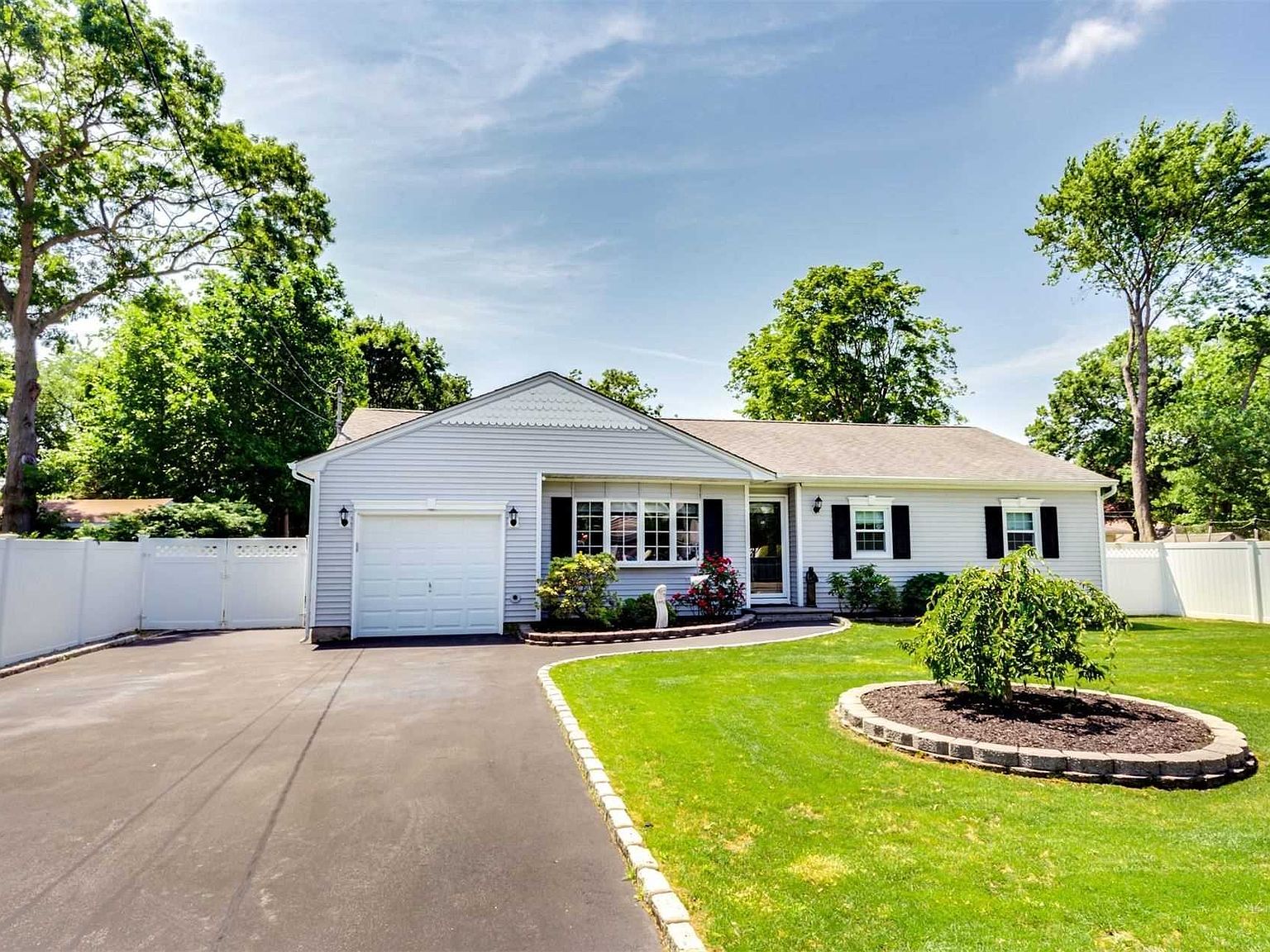 644 Peconic St, Ronkonkoma, NY 11779 Zillow