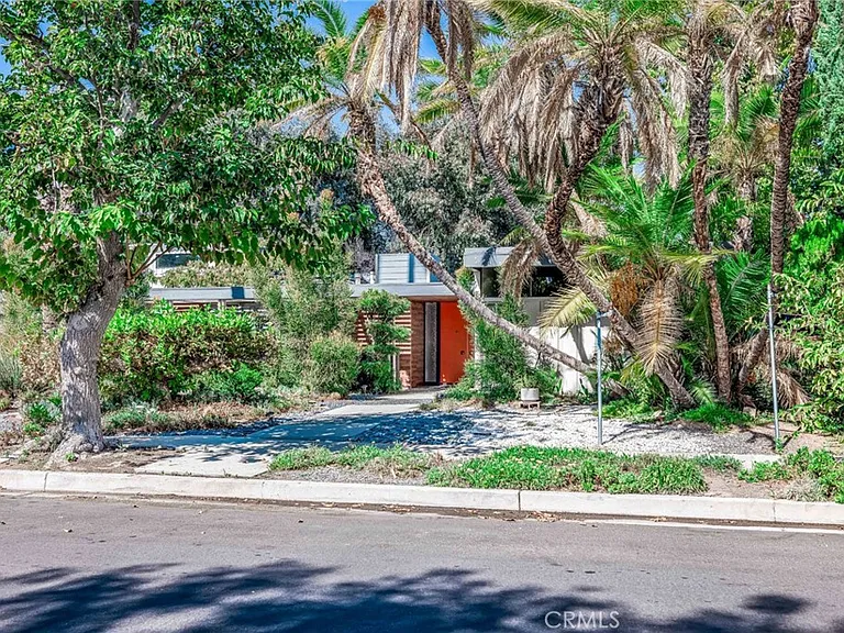18349 Hiawatha St — Photo 38