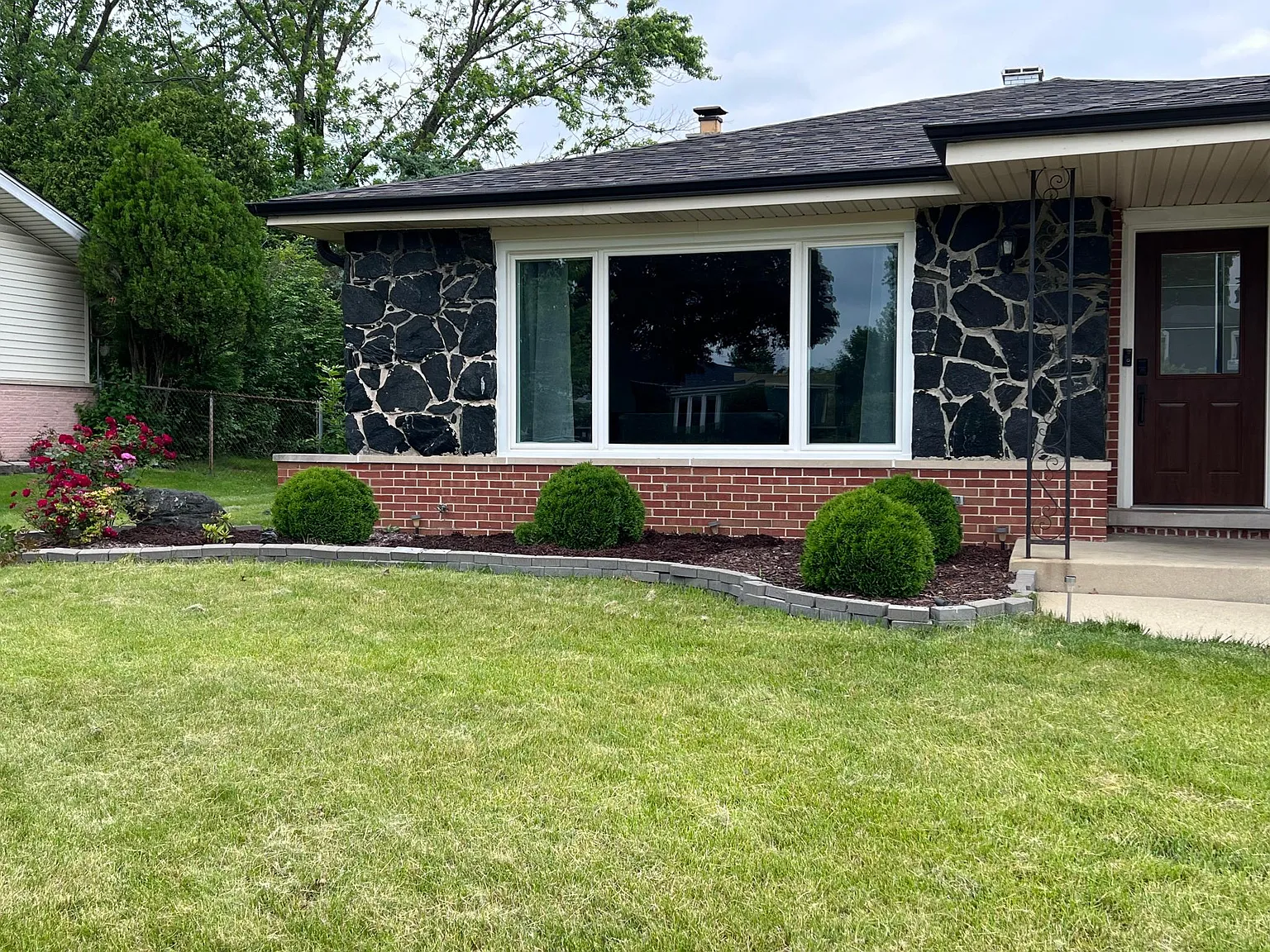 Iroquois Ln, Darien — Photo 2