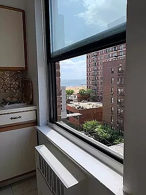 4th image of 40 Brighton Ct #1-5M