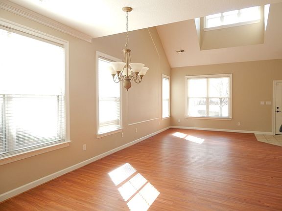 3rd image of 22341 Charthouse Ln