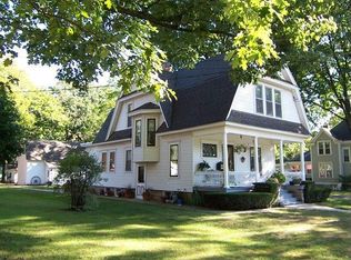 32 Oak Ave, Grayslake, IL