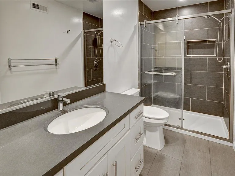 207 Valencia Dr — Photo 17