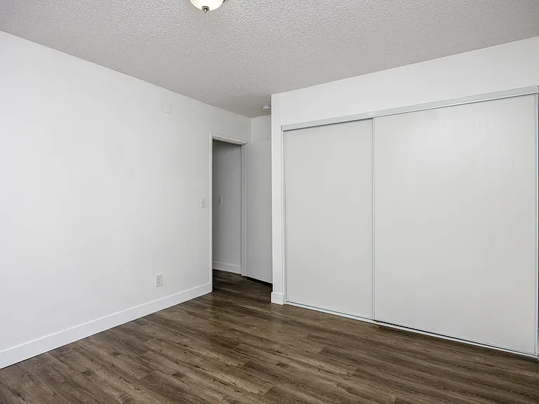 6021 Carlton Way — Photo 36