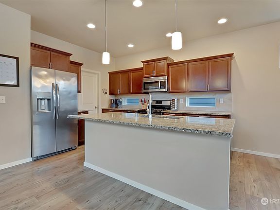 3rd image of 7839 161st Street E
