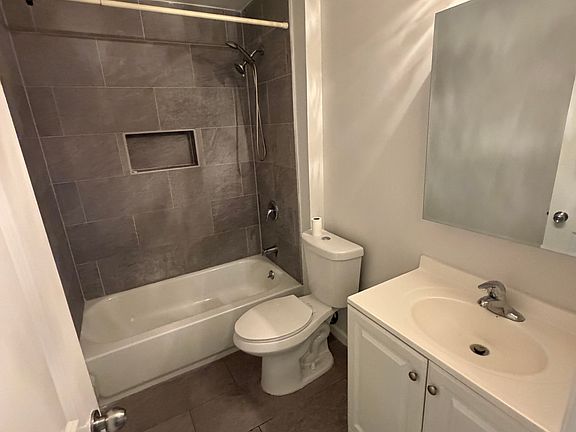 4th image of 458 Livingston St #1