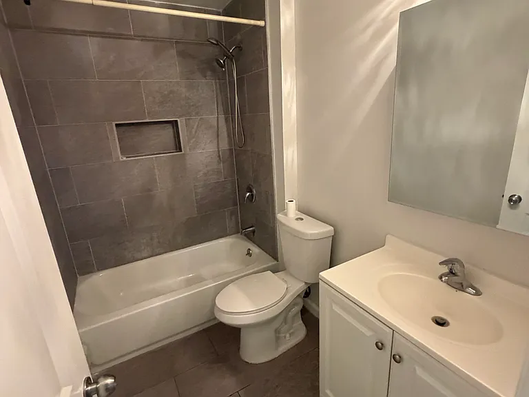 458 Livingston St #1 — Photo 4