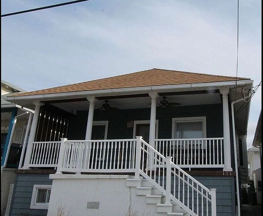 Front view, 2nd flr entrance