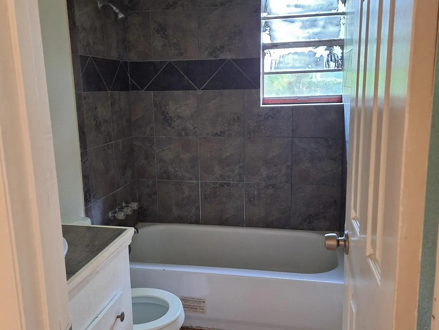 1 bed, 500 sqft, $1,300 — Photo 3
