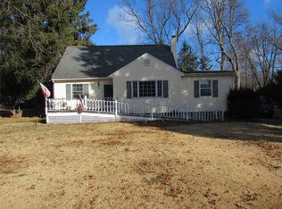 17 Utopian Pl, Airmont, NY 10901