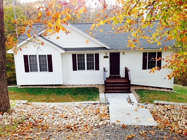 1st image of 200 Woodlake Dr