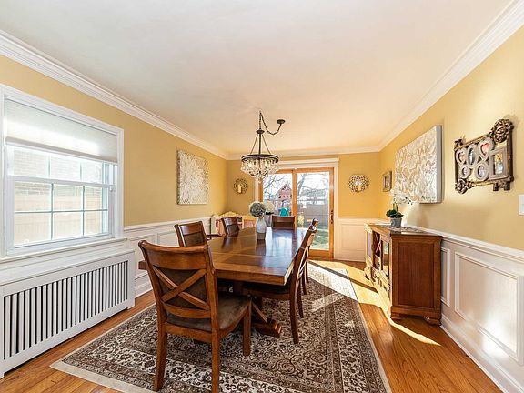 5th image of 26 Herrick Dr