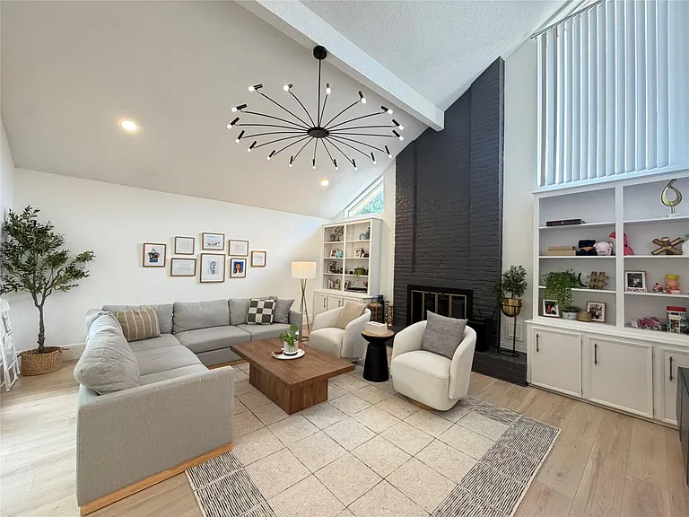 13914 Swiss Hill Dr — Photo 1